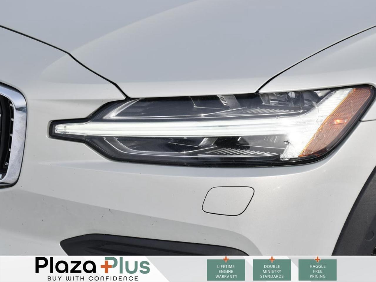 2022 Volvo V60 Cross Country T5 250HP   ANDROID AUTO & APPLE CARPLAY   FRONT HE Photo