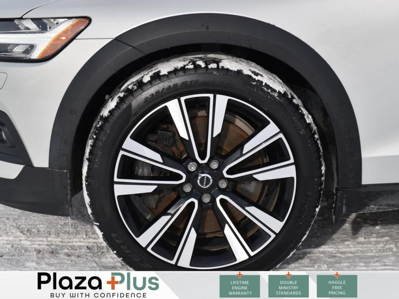 2022 Volvo V60 Cross Country T5 250HP   ANDROID AUTO & APPLE CARPLAY   FRONT HE Photo