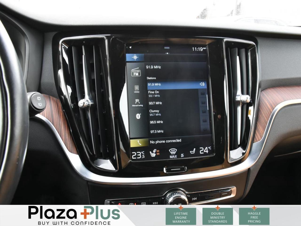 2022 Volvo V60 Cross Country T5 250HP   ANDROID AUTO & APPLE CARPLAY   FRONT HE Photo