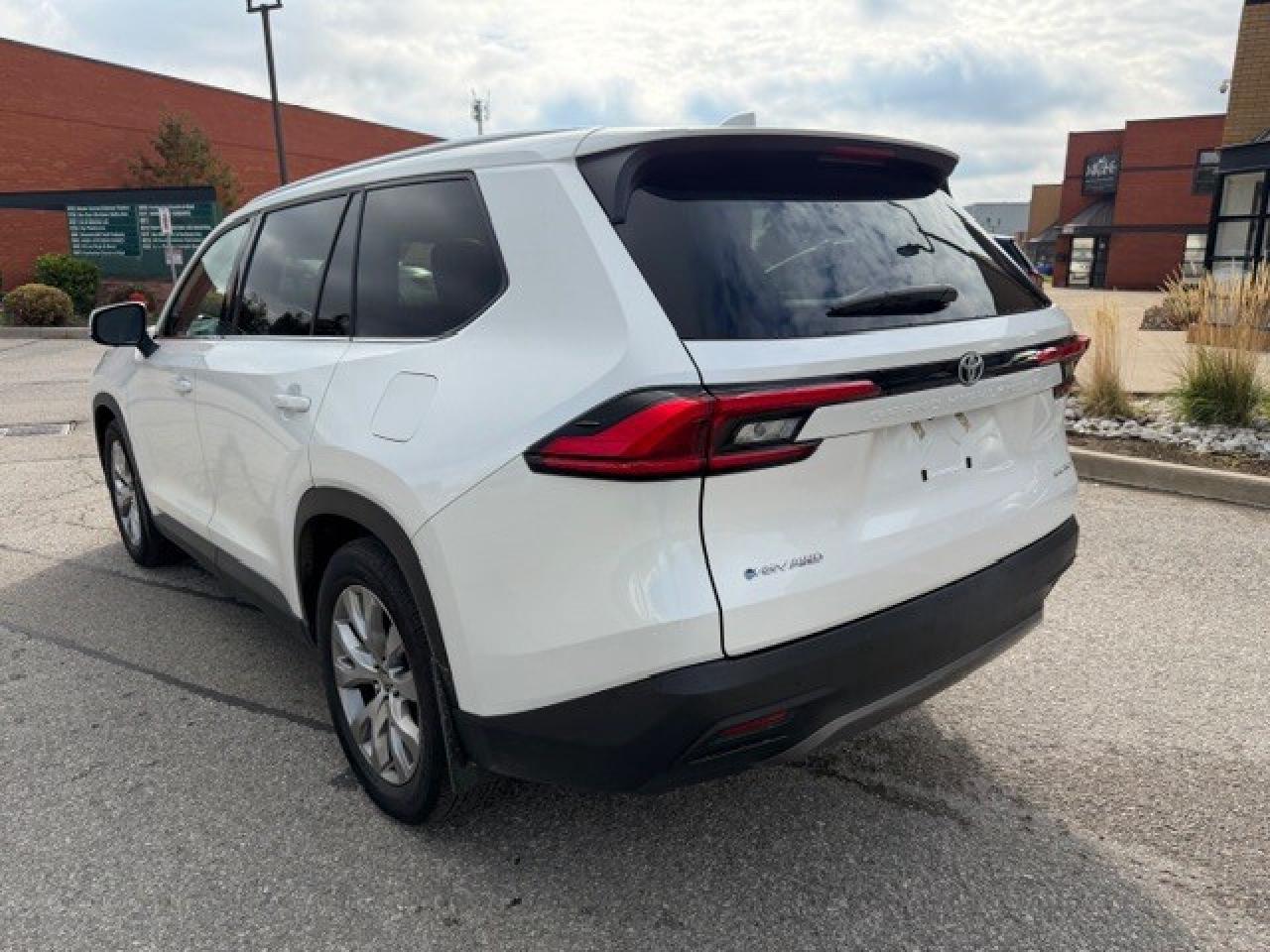 2024 Toyota Grand Highlander HYBRID 1 OWNER CLEAN CARFAX 360 CAMERA Photo