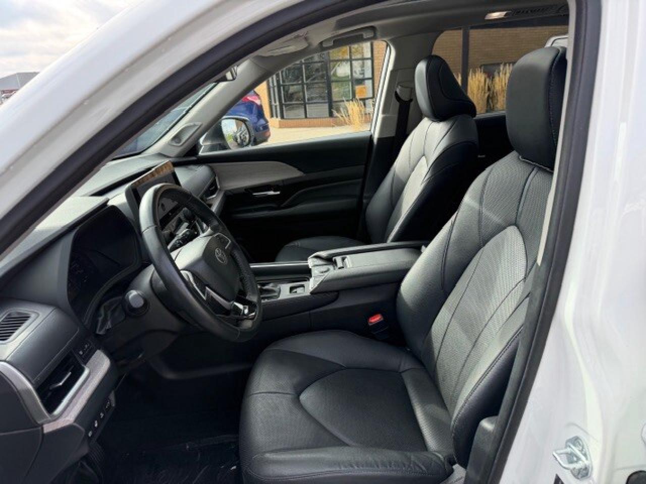 2024 Toyota Grand Highlander HYBRID 1 OWNER CLEAN CARFAX 360 CAMERA Photo