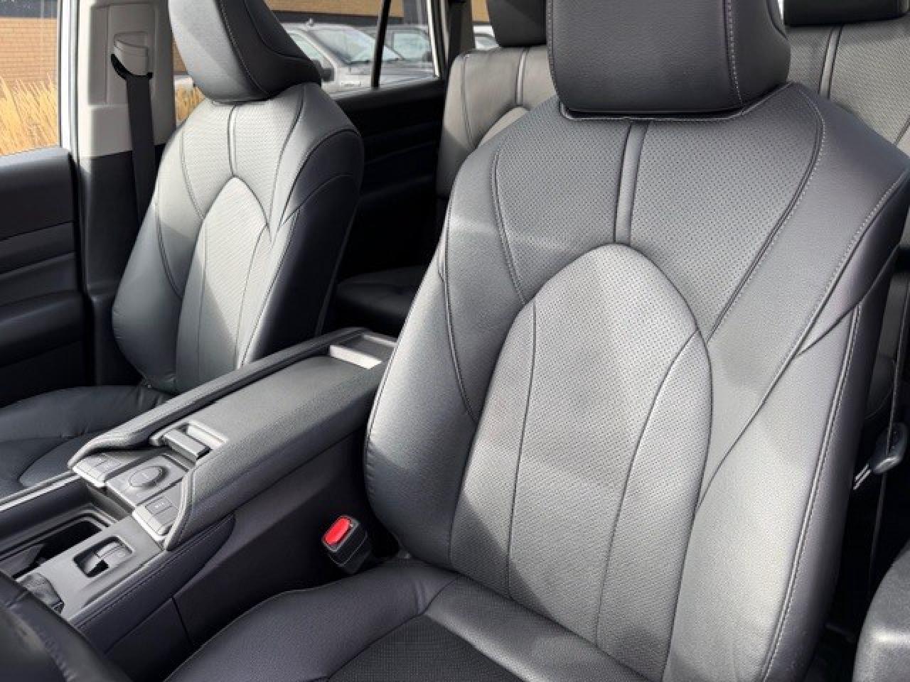 2024 Toyota Grand Highlander HYBRID 1 OWNER CLEAN CARFAX 360 CAMERA Photo