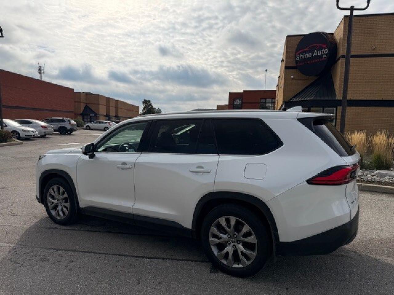 2024 Toyota Grand Highlander HYBRID 1 OWNER CLEAN CARFAX 360 CAMERA Photo