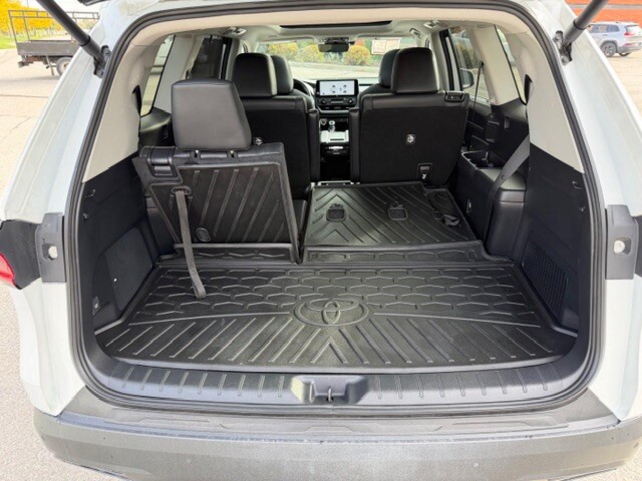 2024 Toyota Grand Highlander HYBRID 1 OWNER CLEAN CARFAX 360 CAMERA Photo