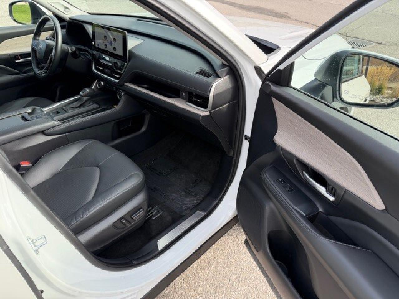 2024 Toyota Grand Highlander HYBRID 1 OWNER CLEAN CARFAX 360 CAMERA Photo