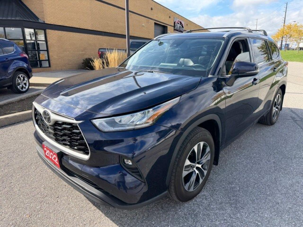 2022 Toyota Highlander XLE LEATHER SUNROOF V6 AWD CLEAN CARFAX Photo