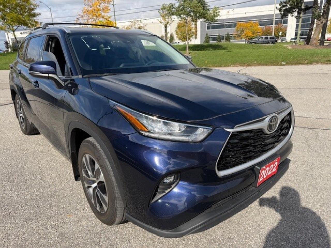 2022 Toyota Highlander XLE LEATHER SUNROOF V6 AWD CLEAN CARFAX Photo4