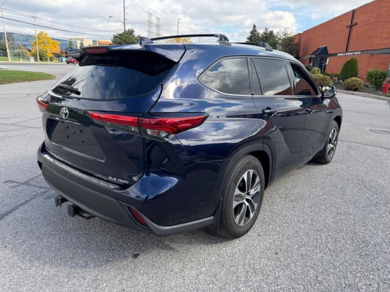 2022 Toyota Highlander XLE LEATHER SUNROOF V6 AWD CLEAN CARFAX Photo