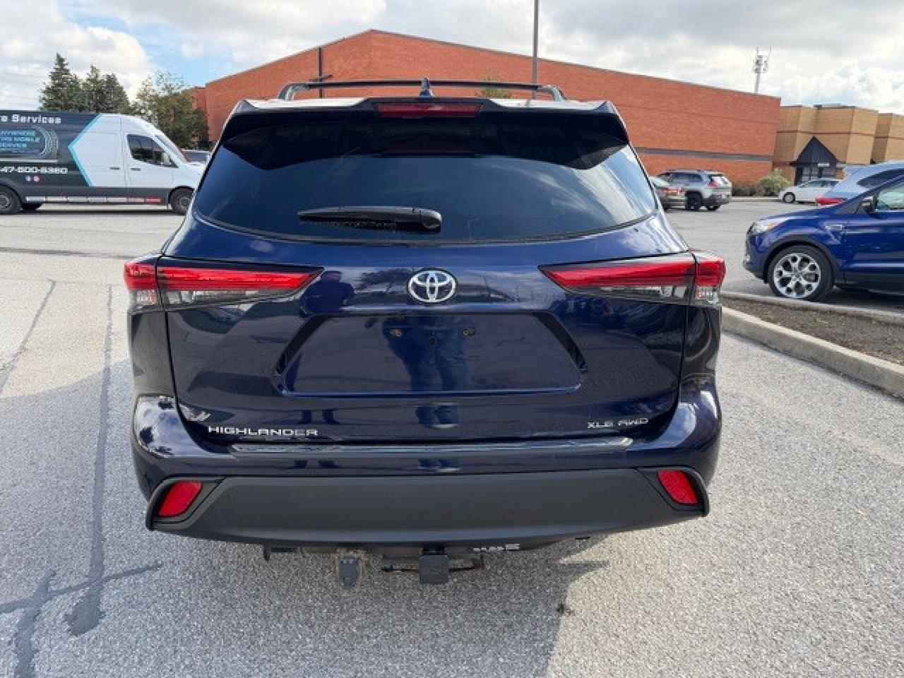 2022 Toyota Highlander XLE LEATHER SUNROOF V6 AWD CLEAN CARFAX Photo