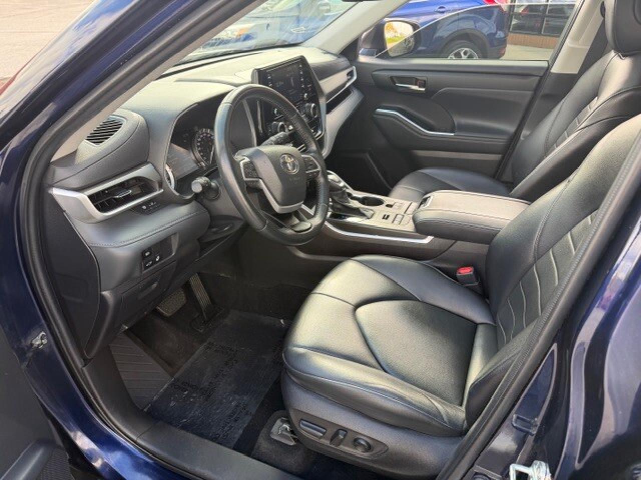2022 Toyota Highlander XLE LEATHER SUNROOF V6 AWD CLEAN CARFAX Photo