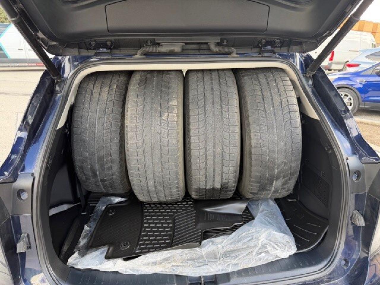 2022 Toyota Highlander XLE LEATHER SUNROOF V6 AWD CLEAN CARFAX Photo