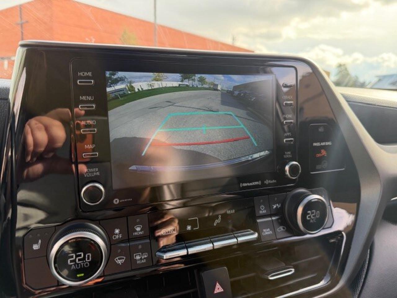 2022 Toyota Highlander XLE LEATHER SUNROOF V6 AWD CLEAN CARFAX Photo