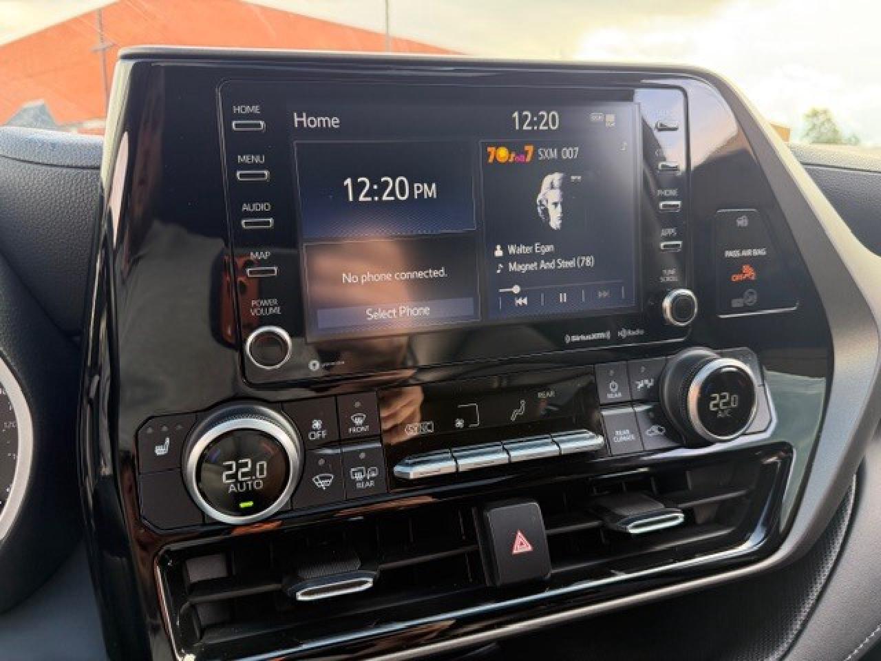 2022 Toyota Highlander XLE LEATHER SUNROOF V6 AWD CLEAN CARFAX Photo