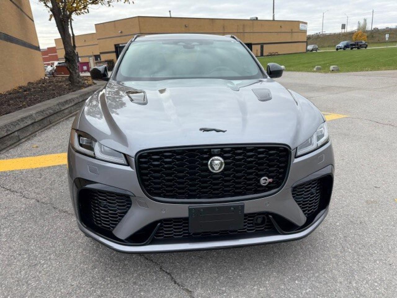 2024 Jaguar F-PACE SVR P550 V8 5.0L 1 OWNER CLEAN CARFAX CERTIFIED Photo4