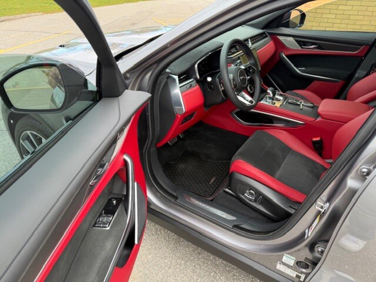 2024 Jaguar F-PACE SVR P550 V8 5.0L 1 OWNER CLEAN CARFAX CERTIFIED Photo