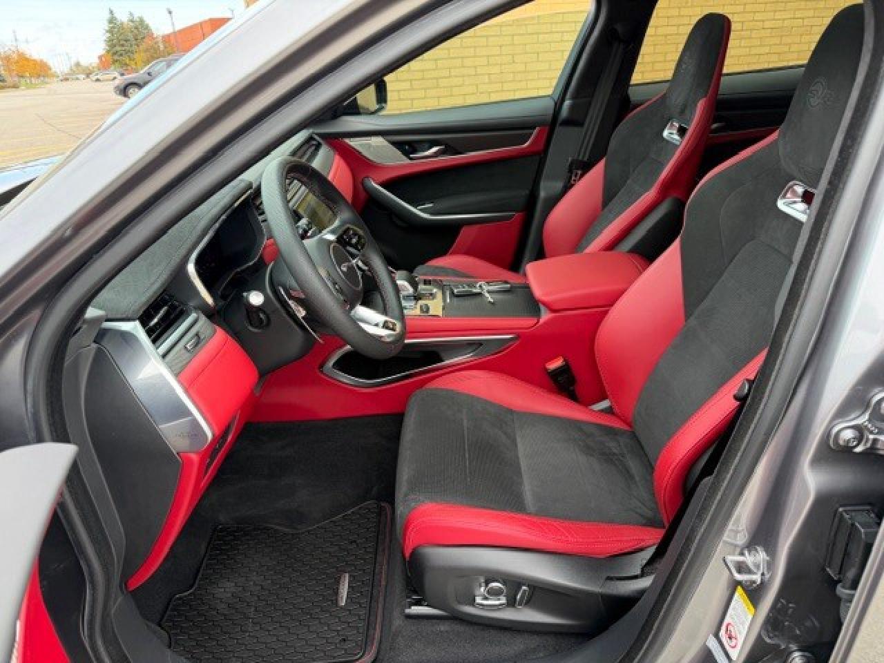 2024 Jaguar F-PACE SVR P550 V8 5.0L 1 OWNER CLEAN CARFAX CERTIFIED Photo