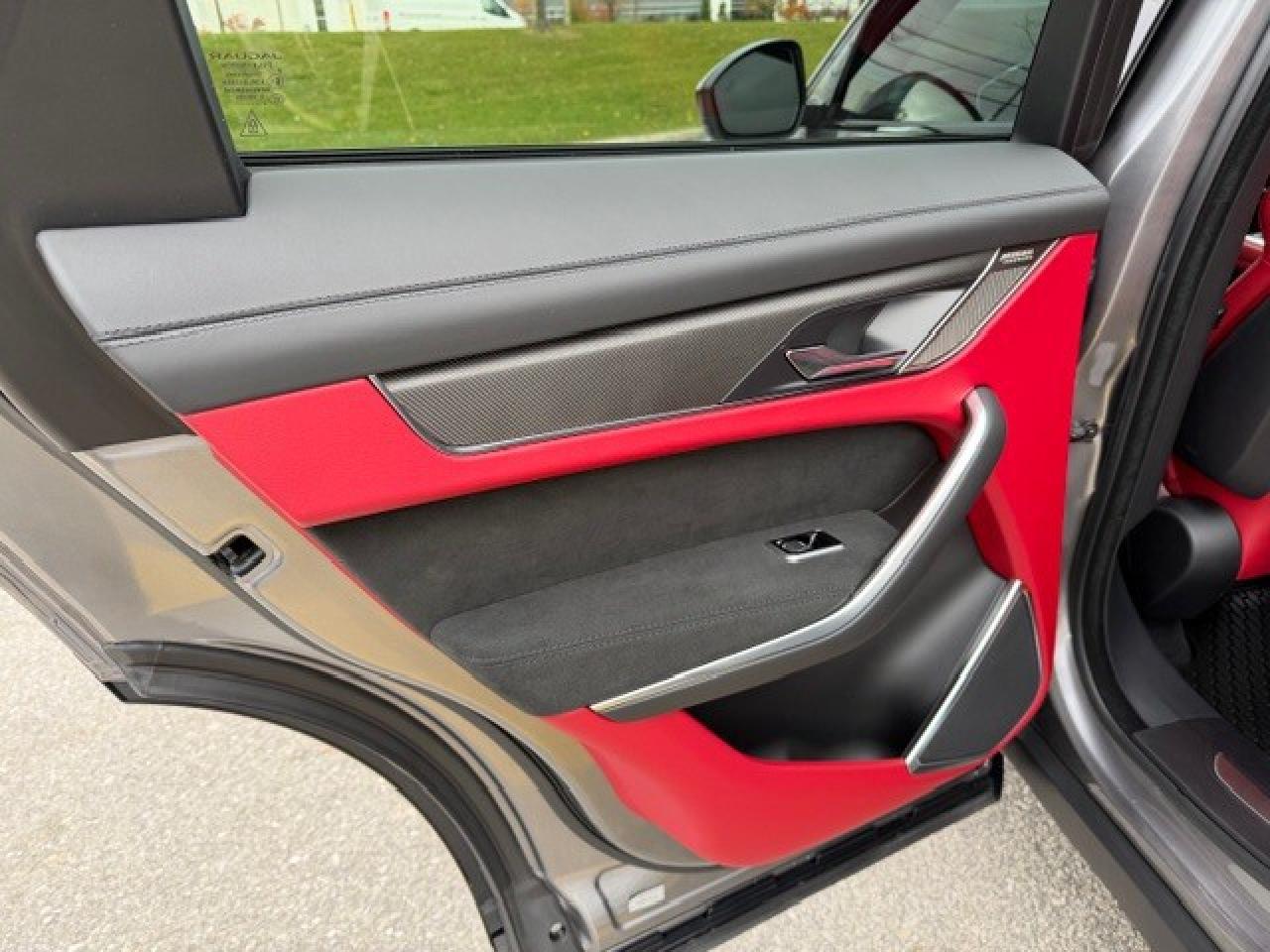 2024 Jaguar F-PACE SVR P550 V8 5.0L 1 OWNER CLEAN CARFAX CERTIFIED Photo