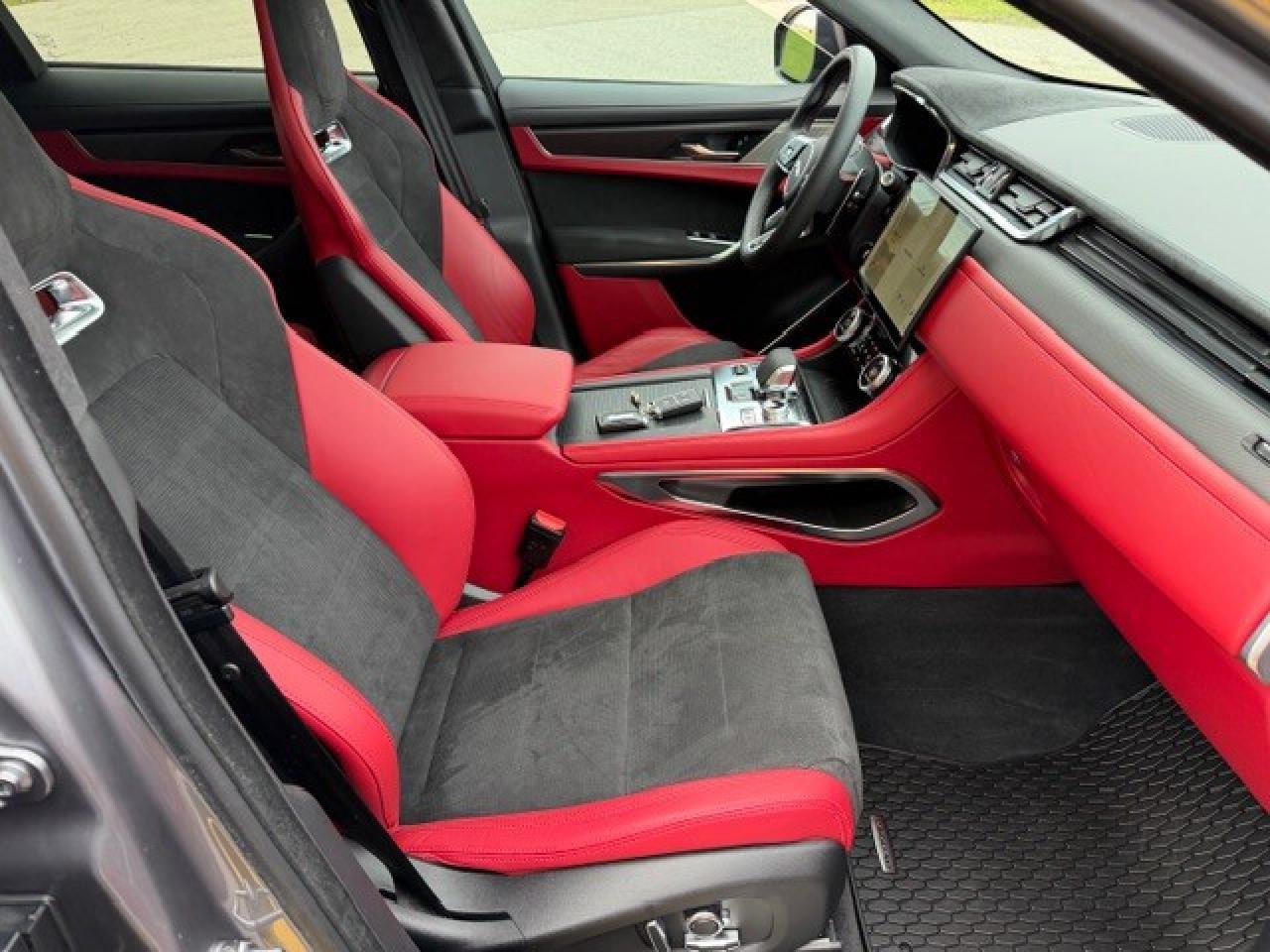 2024 Jaguar F-PACE SVR P550 V8 5.0L 1 OWNER CLEAN CARFAX CERTIFIED Photo