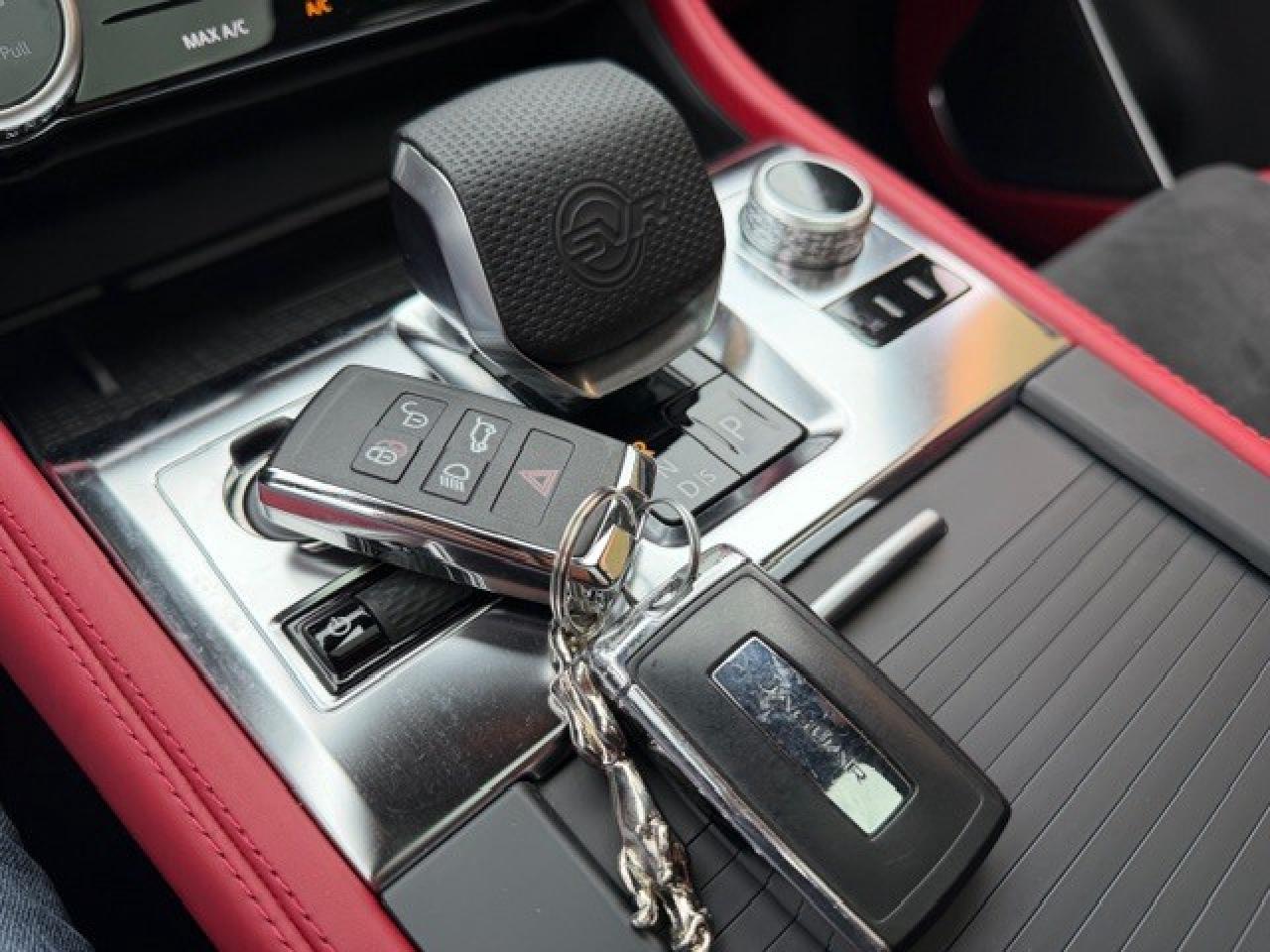 2024 Jaguar F-PACE SVR P550 V8 5.0L 1 OWNER CLEAN CARFAX CERTIFIED Photo