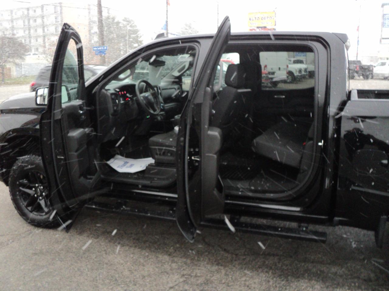 2024 Chevrolet Silverado 1500 CustomTrailBossCrewCab4WDZ71 2.7L4cylGas 5'10"Box - Photo #10