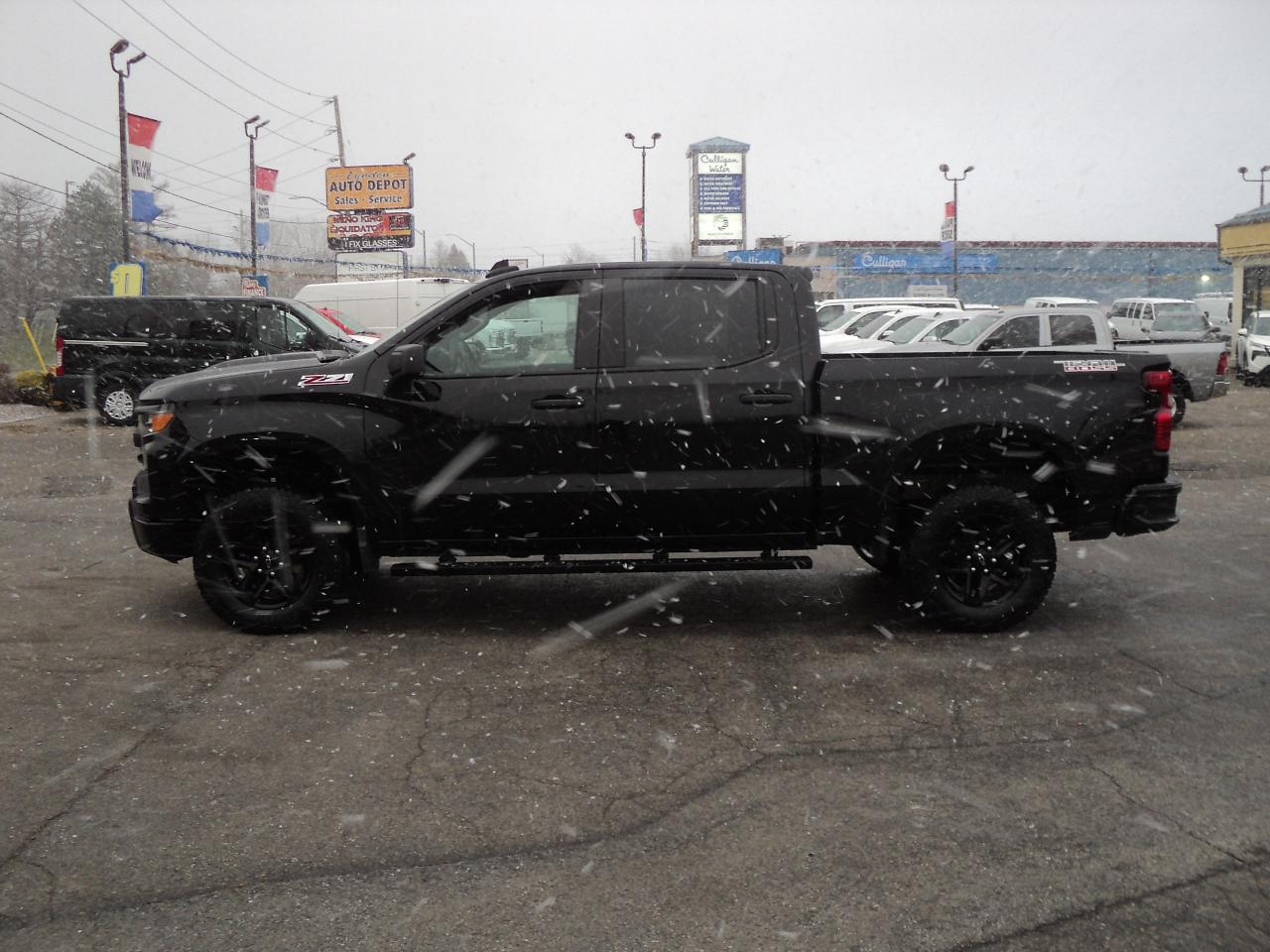 2024 Chevrolet Silverado 1500 CustomTrailBossCrewCab4WDZ71 2.7L4cylGas 5'10"Box - Photo #7