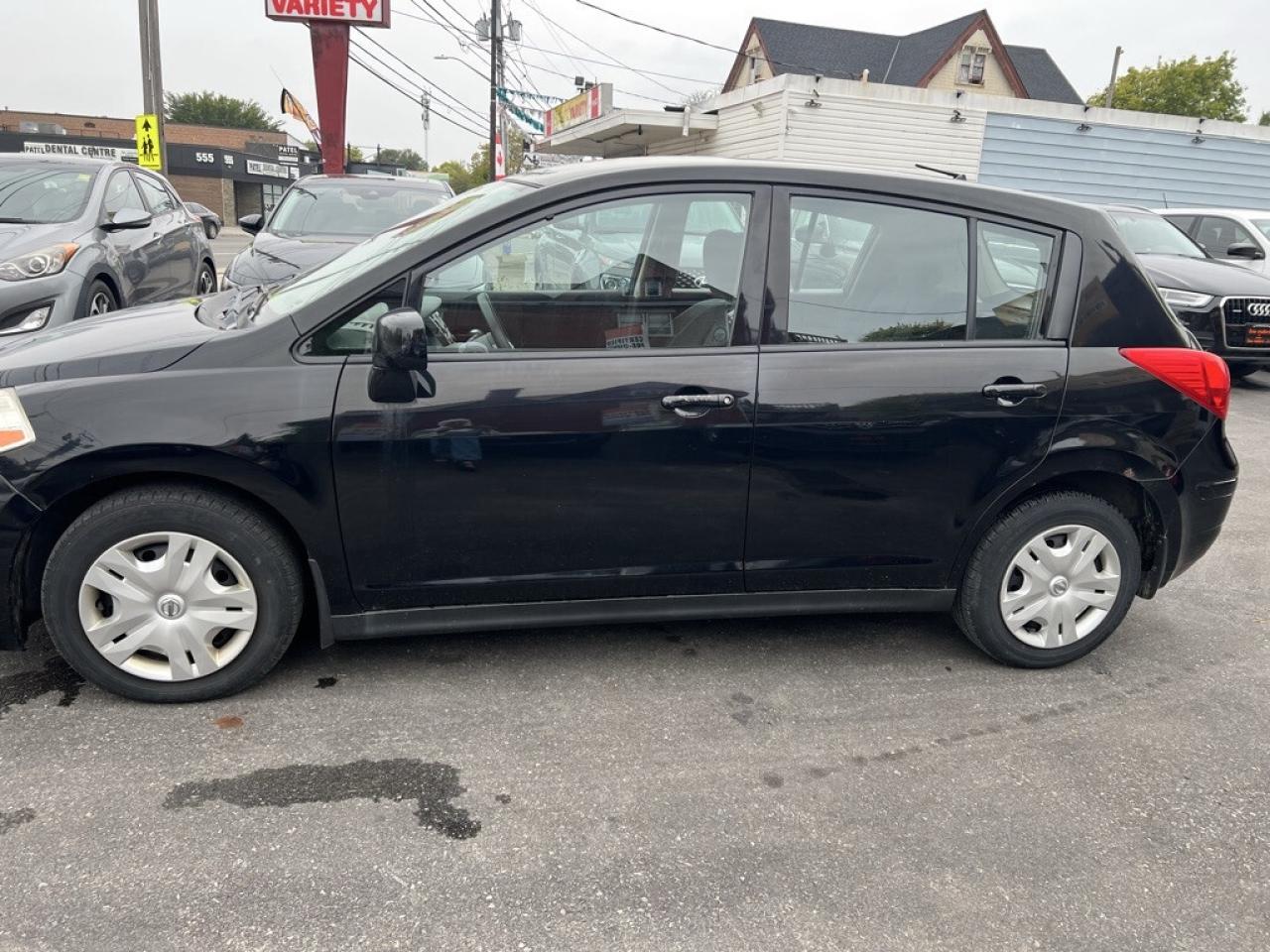 2010 Nissan Versa 5dr Hatchback I4 Automatic 1.8 S Photo