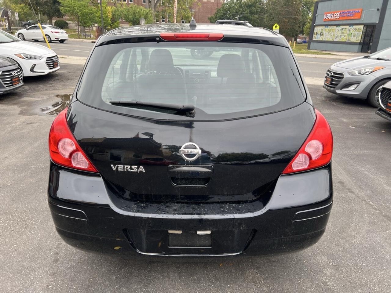 2010 Nissan Versa 5dr Hatchback I4 Automatic 1.8 S Photo