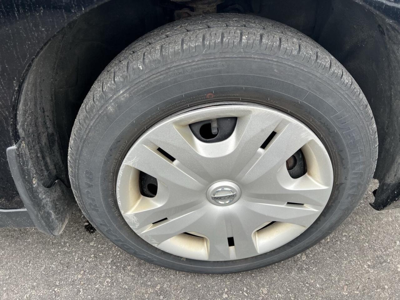 2010 Nissan Versa 5dr Hatchback I4 Automatic 1.8 S Photo