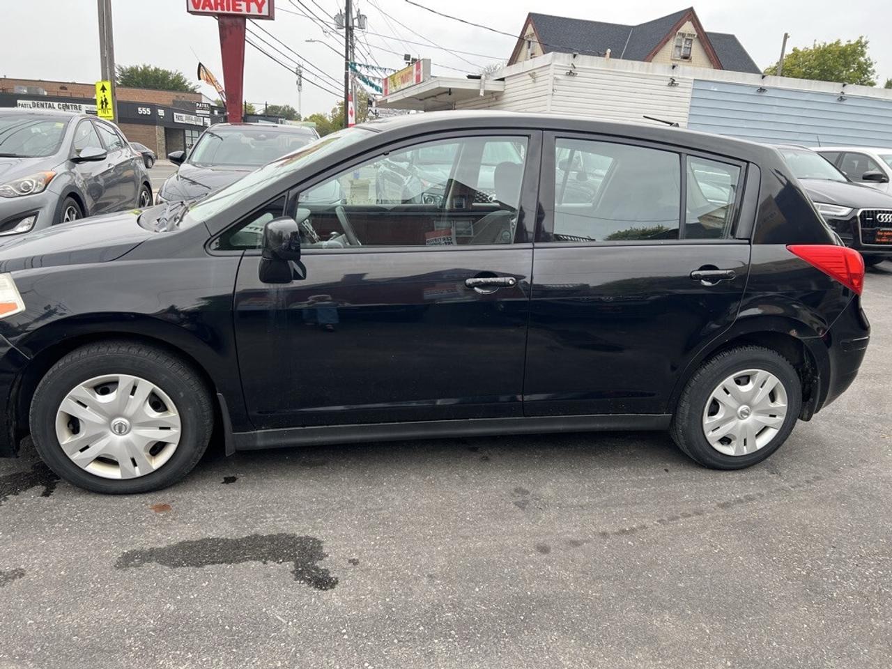 2010 Nissan Versa 5dr Hatchback I4 Automatic 1.8 S Photo