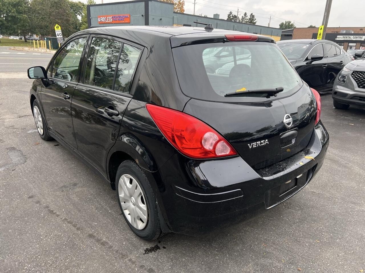 2010 Nissan Versa 5dr Hatchback I4 Automatic 1.8 S Photo4