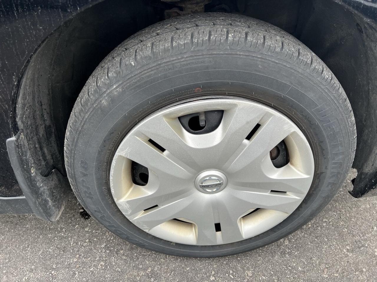 2010 Nissan Versa 5dr Hatchback I4 Automatic 1.8 S Photo