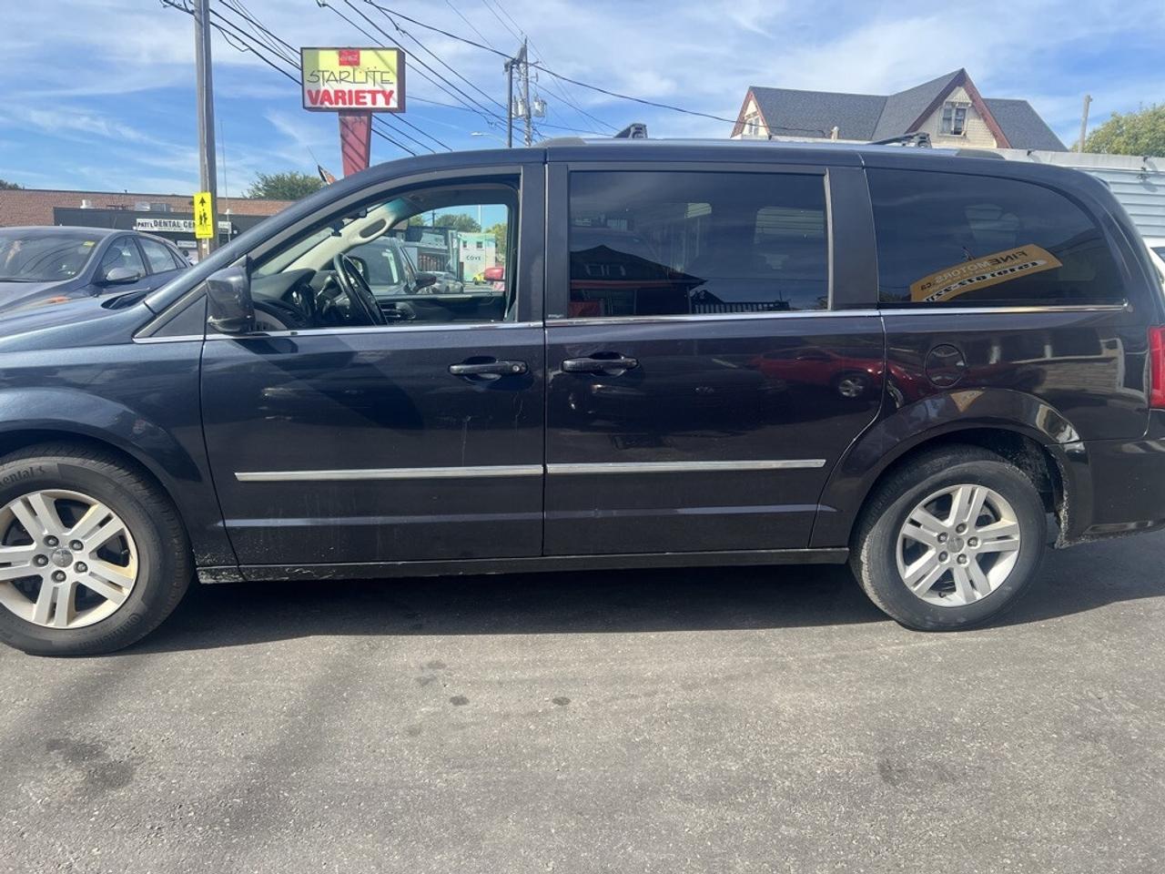 2013 Dodge Grand Caravan Crew 4dr Minivan (3.6L 6cyl 6A) Photo