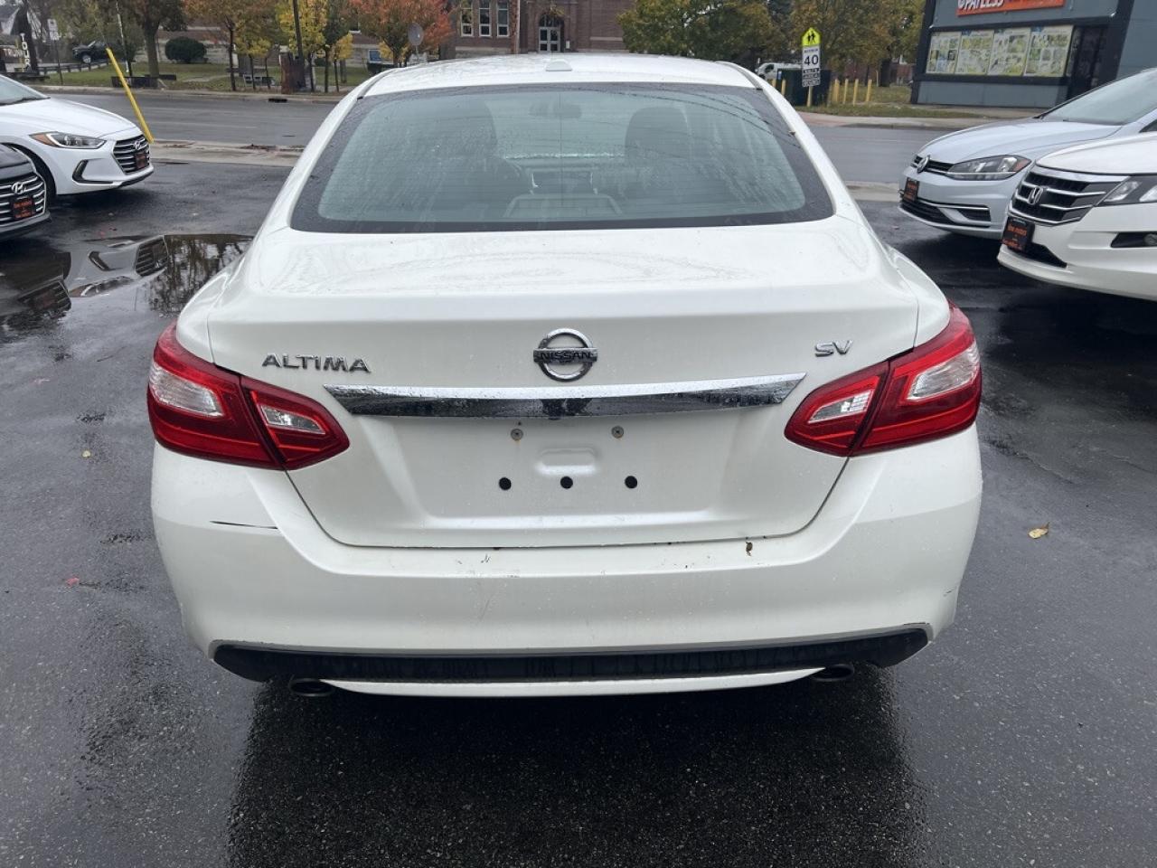 2017 Nissan Altima SV 4dr Sedan I4 CVT 2.5 Photo4
