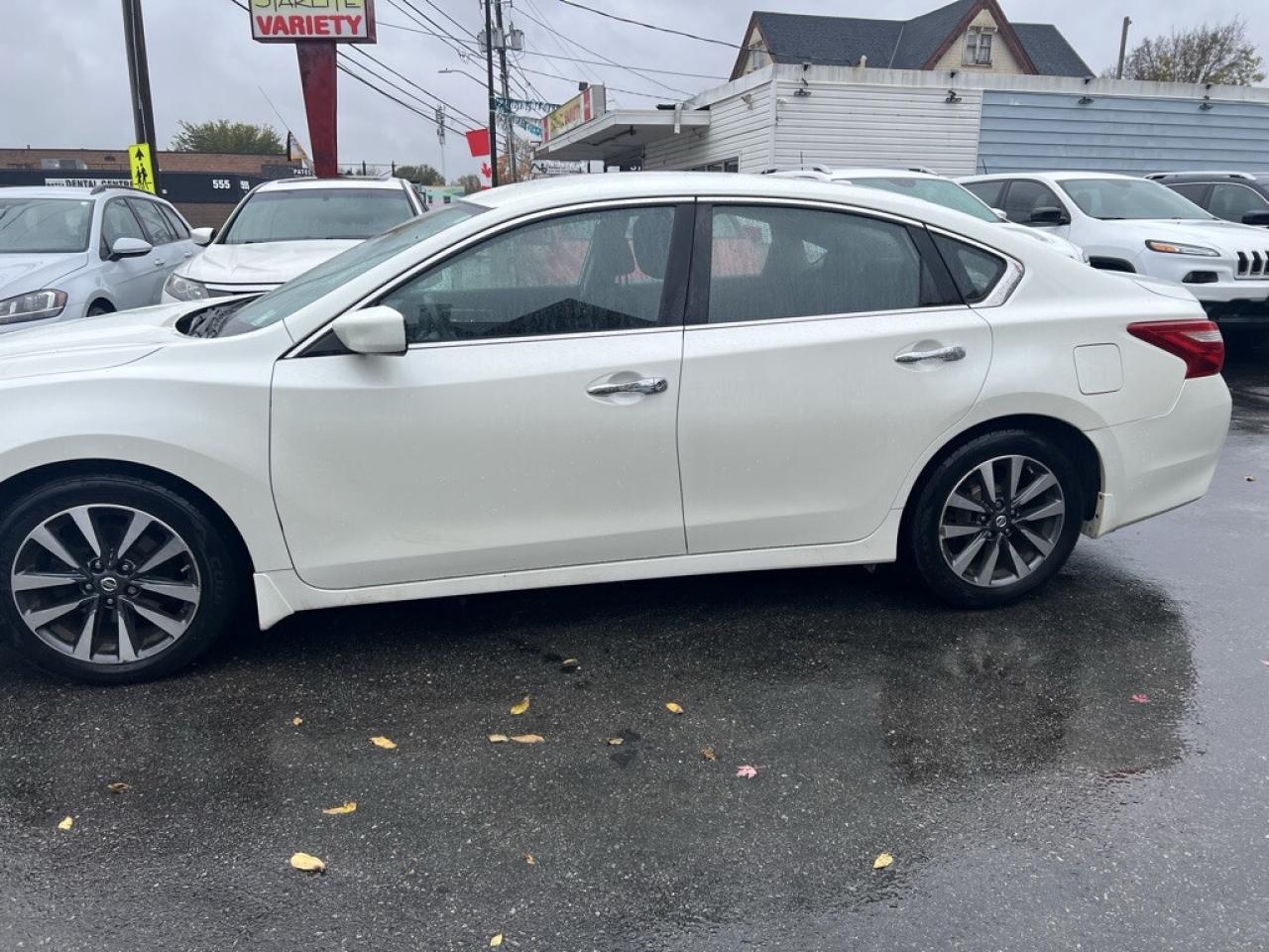 2017 Nissan Altima SV 4dr Sedan I4 CVT 2.5 Photo2