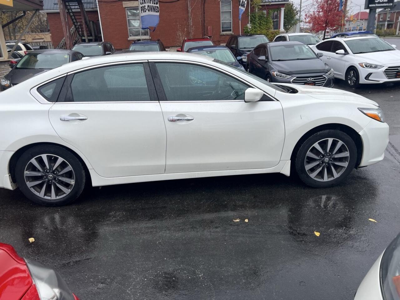 2017 Nissan Altima SV 4dr Sedan I4 CVT 2.5 Photo