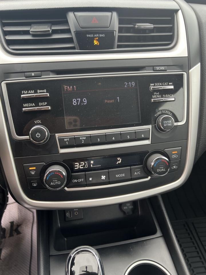 2017 Nissan Altima SV 4dr Sedan I4 CVT 2.5 Photo