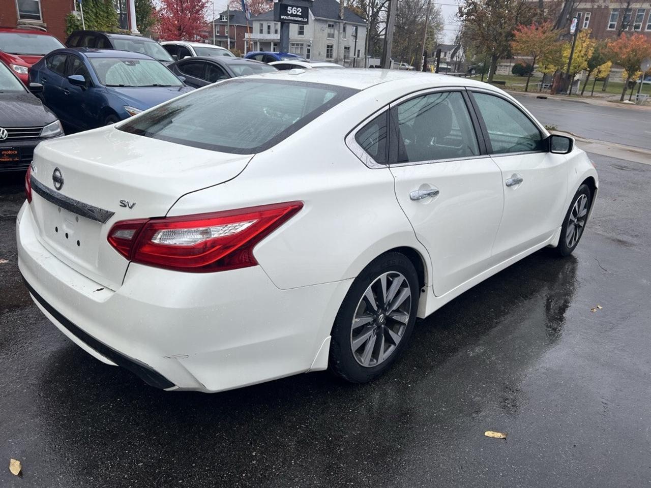2017 Nissan Altima SV 4dr Sedan I4 CVT 2.5 Photo