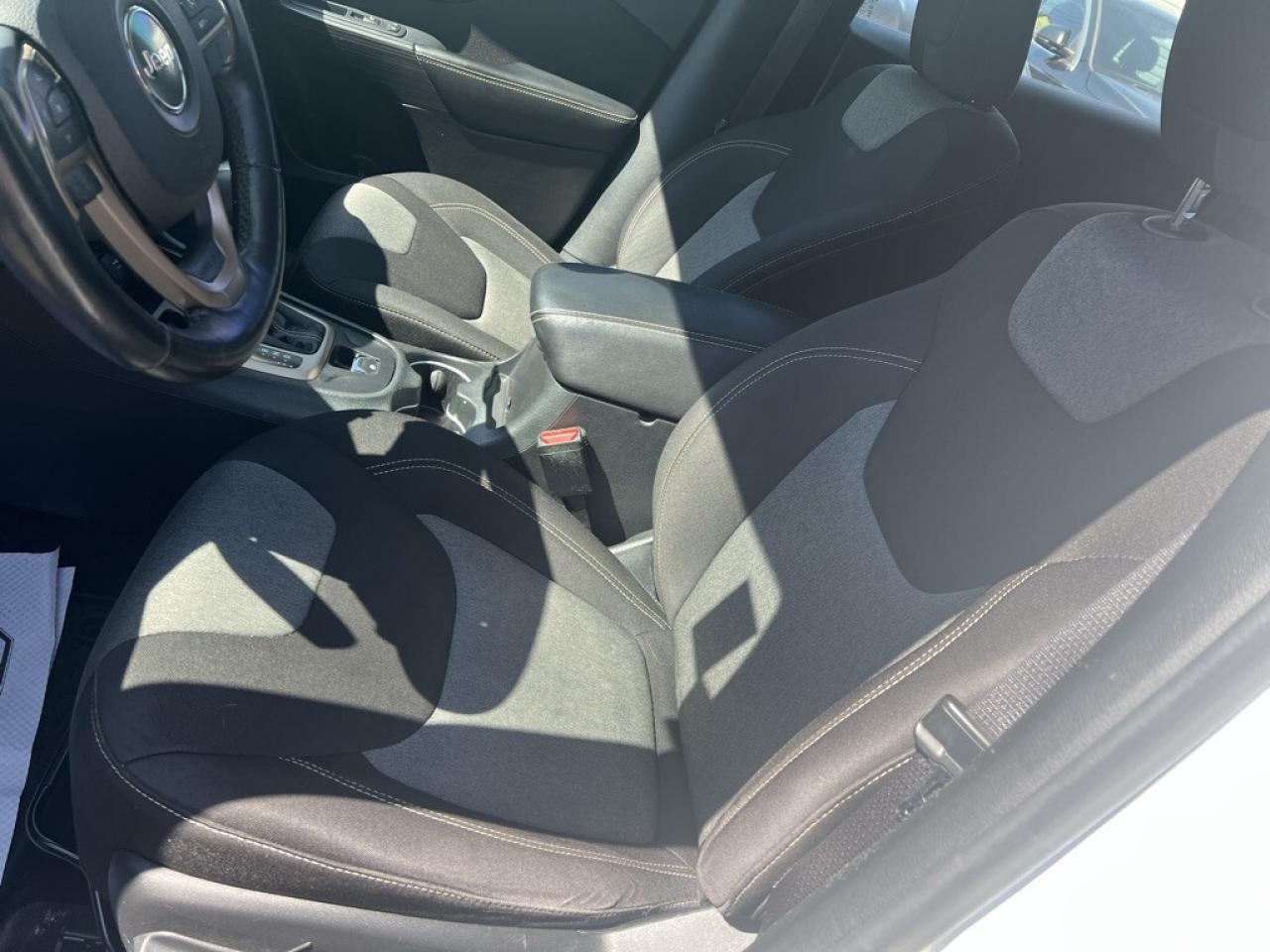 2015 Jeep Cherokee Sport 4dr Front-wheel Drive Automatic Photo