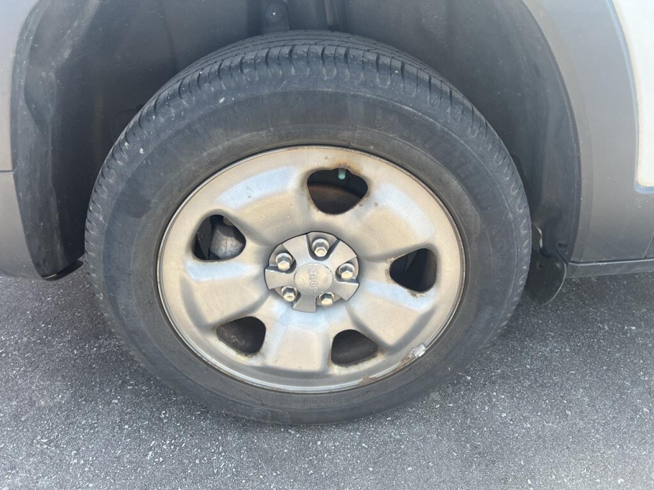 2015 Jeep Cherokee Sport 4dr Front-wheel Drive Automatic Photo