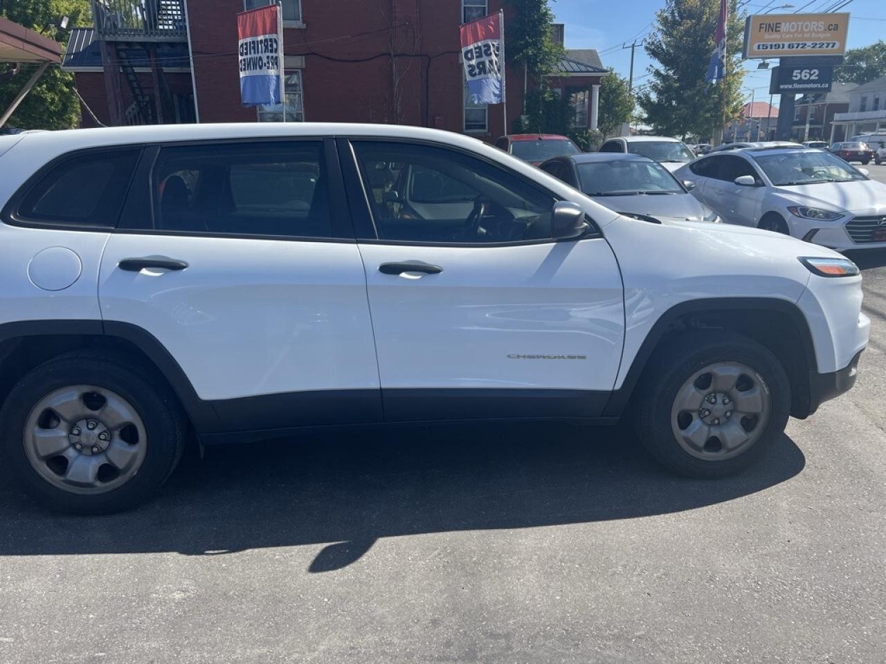 2015 Jeep Cherokee Sport 4dr Front-wheel Drive Automatic Photo