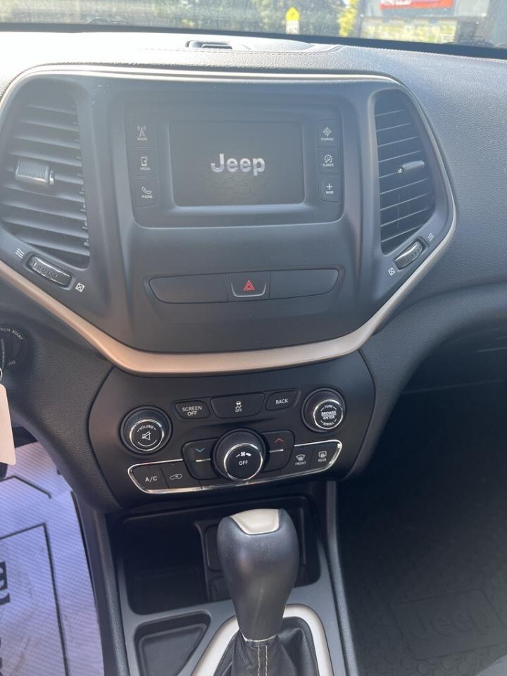 2015 Jeep Cherokee Sport 4dr Front-wheel Drive Automatic Photo