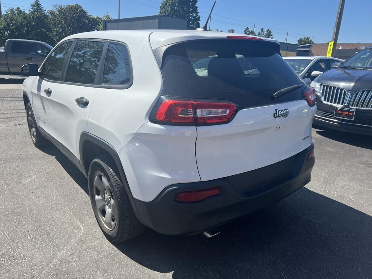 2015 Jeep Cherokee Sport 4dr Front-wheel Drive Automatic Photo4
