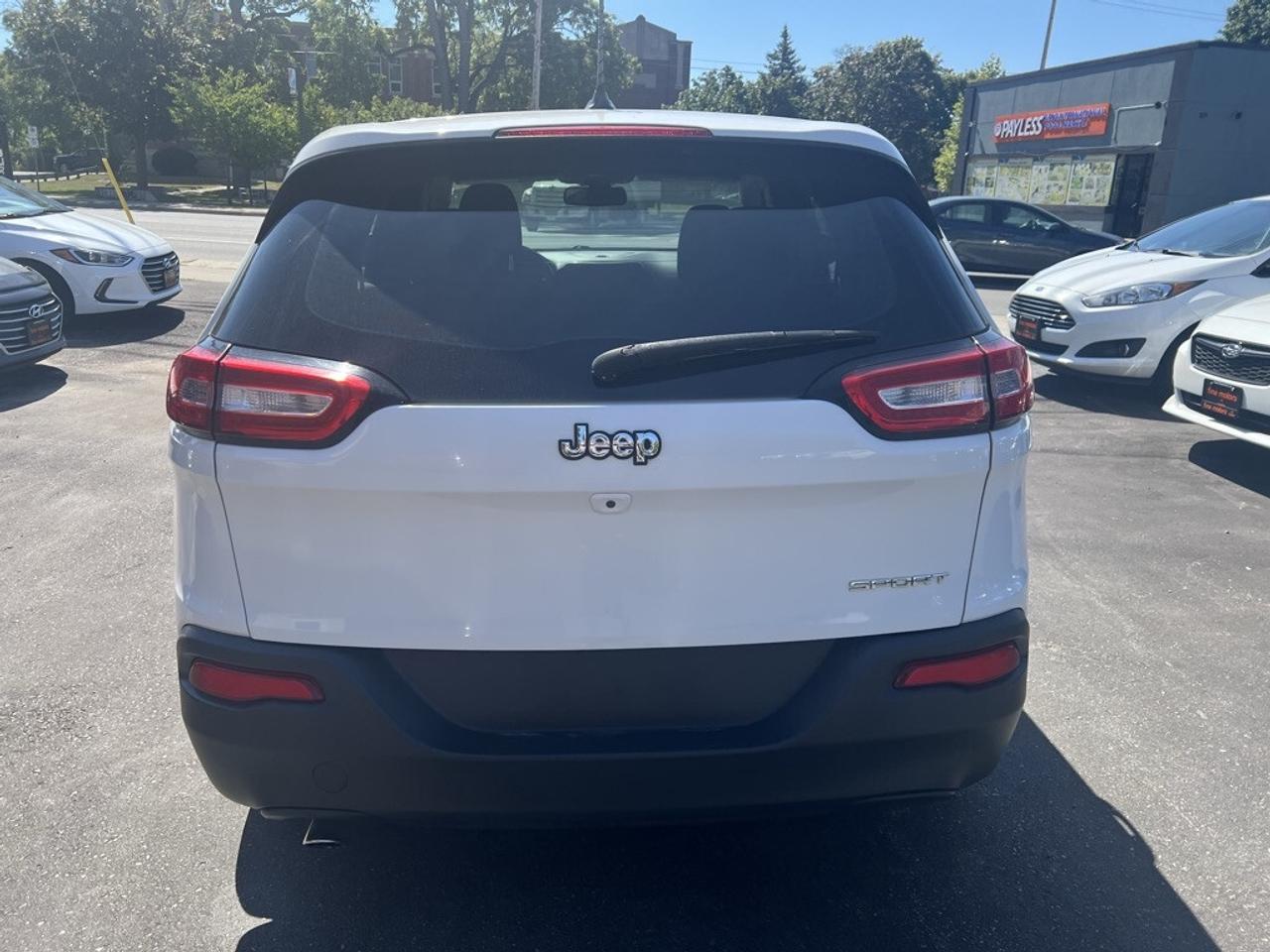 2015 Jeep Cherokee Sport 4dr Front-wheel Drive Automatic Photo