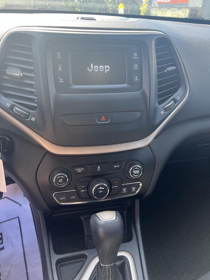 2015 Jeep Cherokee Sport 4dr Front-wheel Drive Automatic Photo