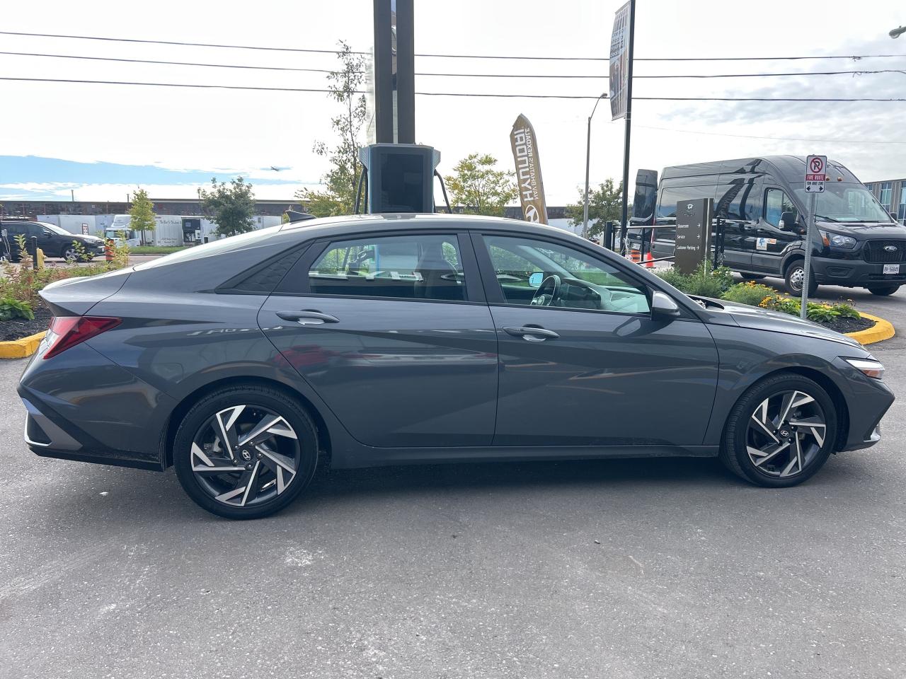 2024 Hyundai Elantra Preferred IVT w-Tech Pkg   Starting from 4.49% OAC Photo