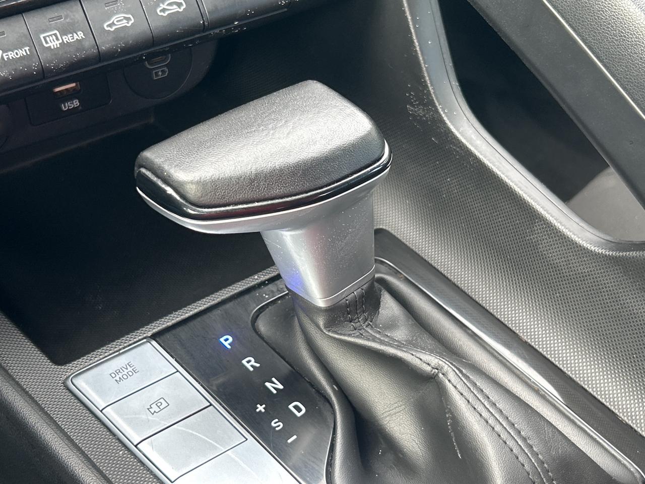 2024 Hyundai Elantra Preferred IVT w-Tech Pkg   Starting from 4.49% OAC Photo