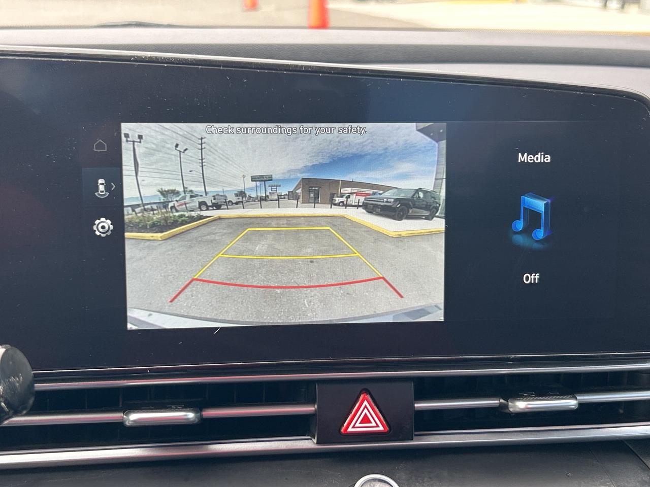 2024 Hyundai Elantra Preferred IVT w-Tech Pkg   Starting from 4.49% OAC Photo