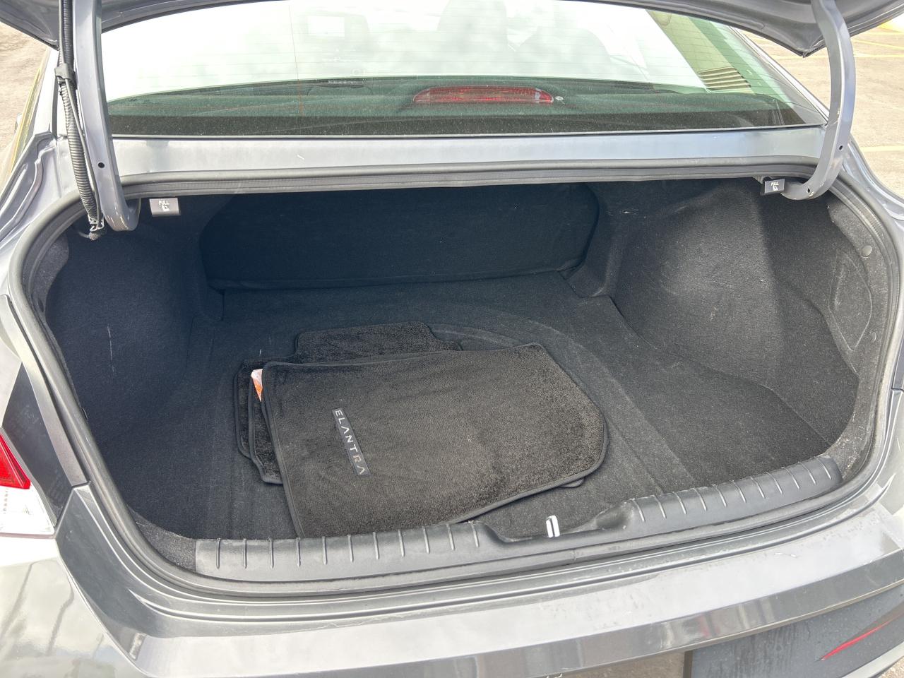 2024 Hyundai Elantra Preferred IVT w-Tech Pkg   Starting from 4.49% OAC Photo