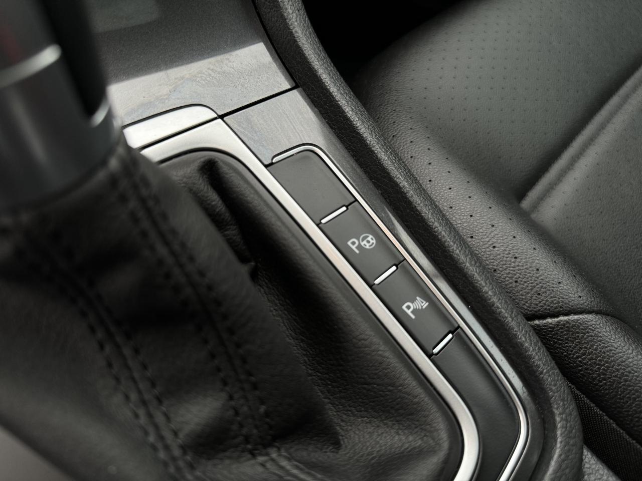 2018 Volkswagen Golf LED LIGHTS   Leather Seats! Photo