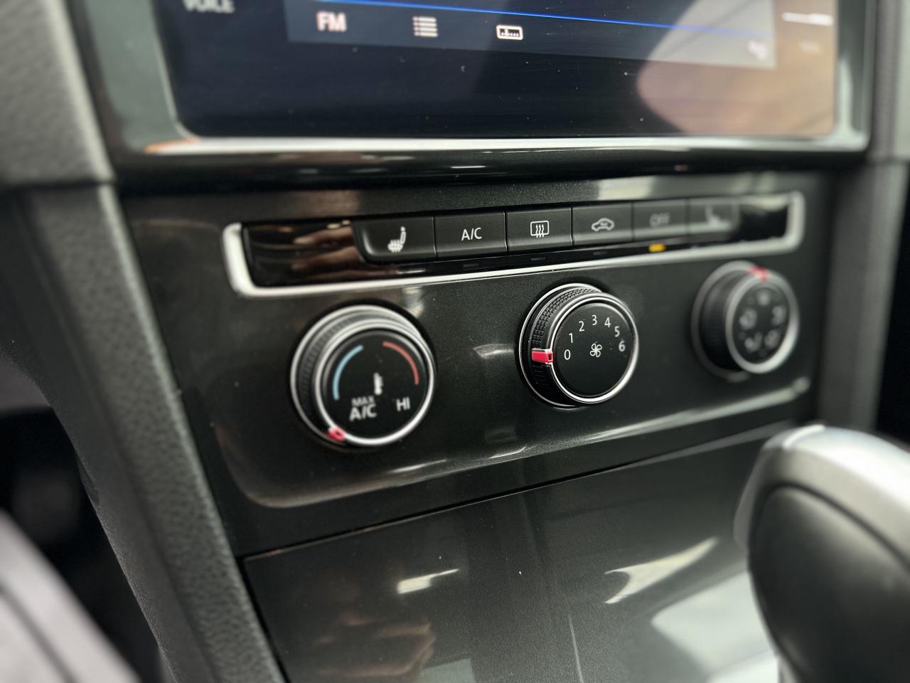 2018 Volkswagen Golf LED LIGHTS   Leather Seats! Photo